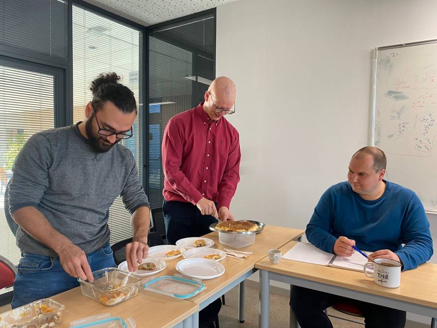 groupcake.jpeg groupcake.jpeg